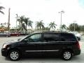 2011 Brilliant Black Crystal Pearl Chrysler Town & Country Touring  photo #13