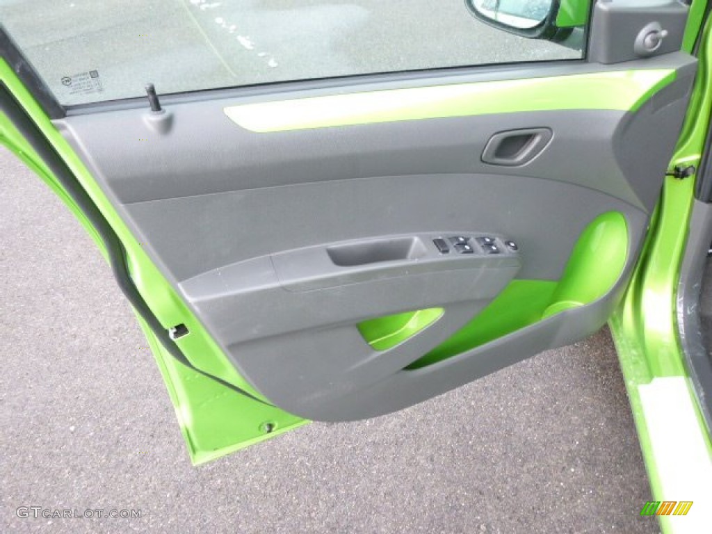 2014 Chevrolet Spark LS Silver/Green Door Panel Photo #90400524