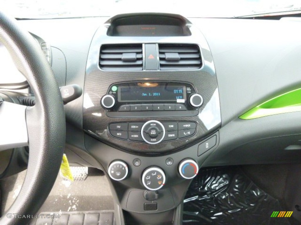 2014 Chevrolet Spark LS Controls Photo #90400619