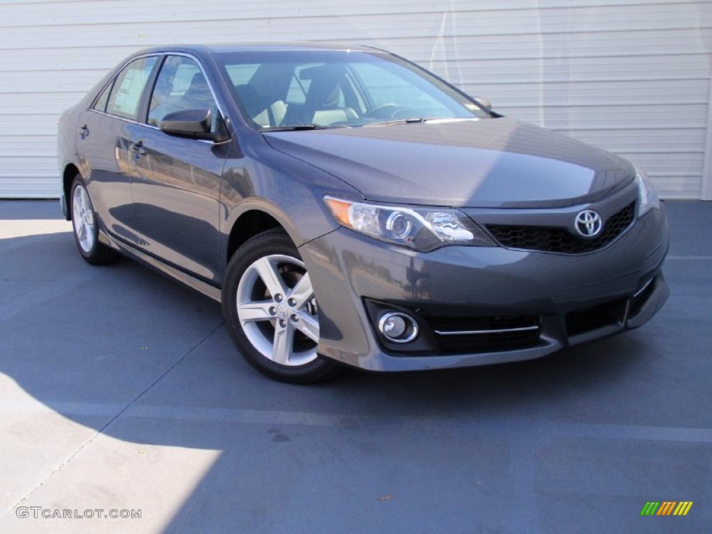 2014 Camry SE - Magnetic Gray Metallic / Black/Ash photo #1