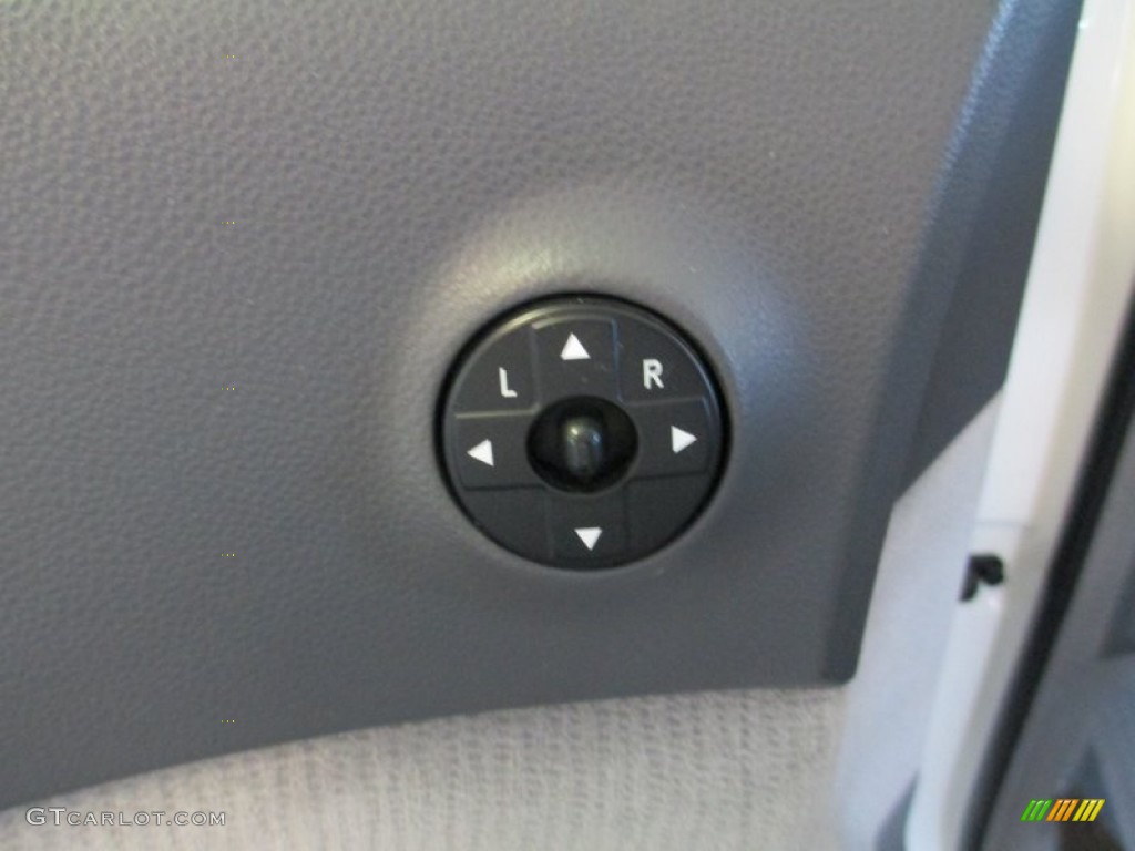 2006 Sedona LX - White / Gray photo #13