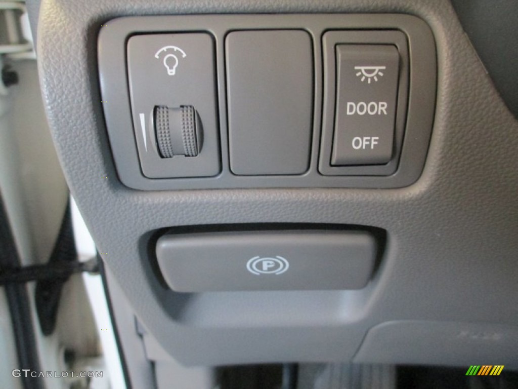 2006 Sedona LX - White / Gray photo #15