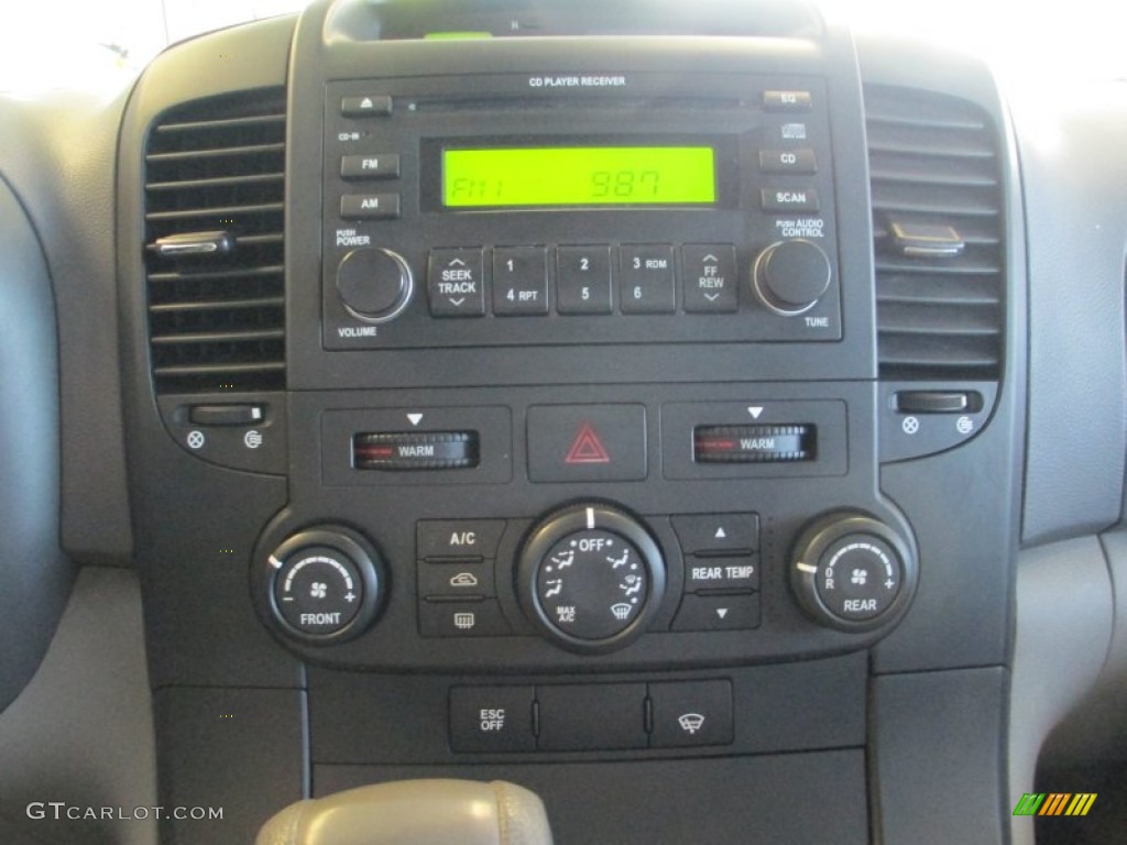 2006 Sedona LX - White / Gray photo #20