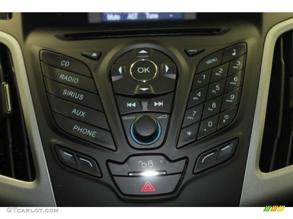 2012 Ford Focus SE Sport 5-Door Controls Photos