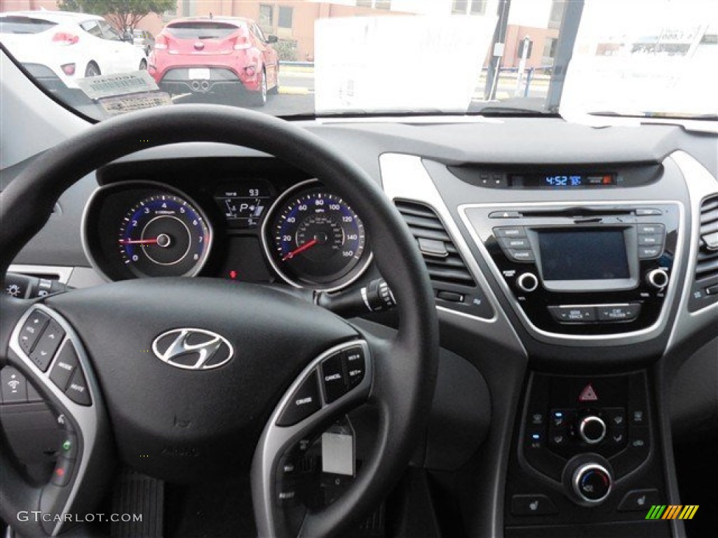2014 Hyundai Elantra SE Sedan Gray Dashboard Photo #90412512