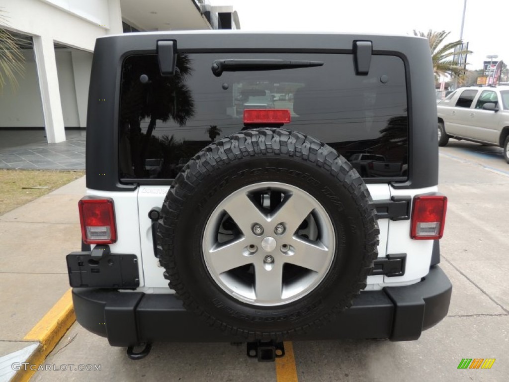 2011 Wrangler Rubicon 4x4 - Bright White / Black photo #3