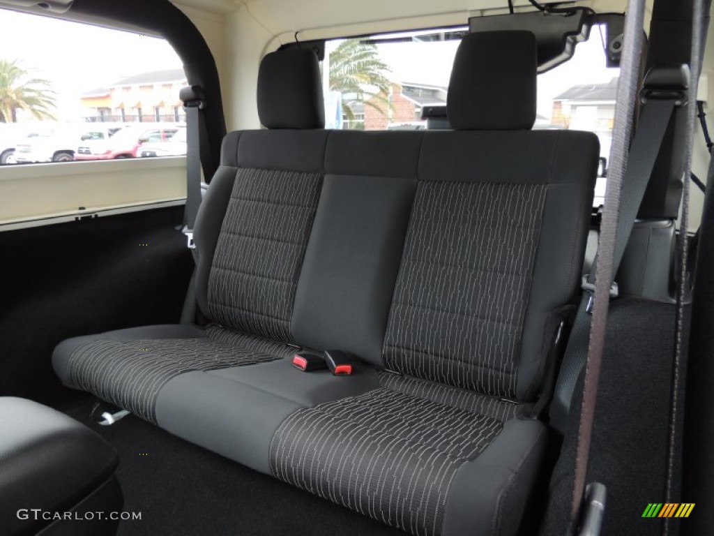 2011 Wrangler Rubicon 4x4 - Bright White / Black photo #9