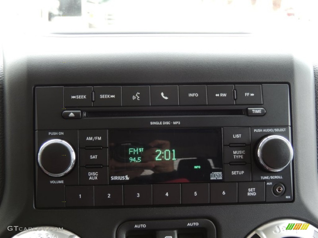 2011 Wrangler Rubicon 4x4 - Bright White / Black photo #17