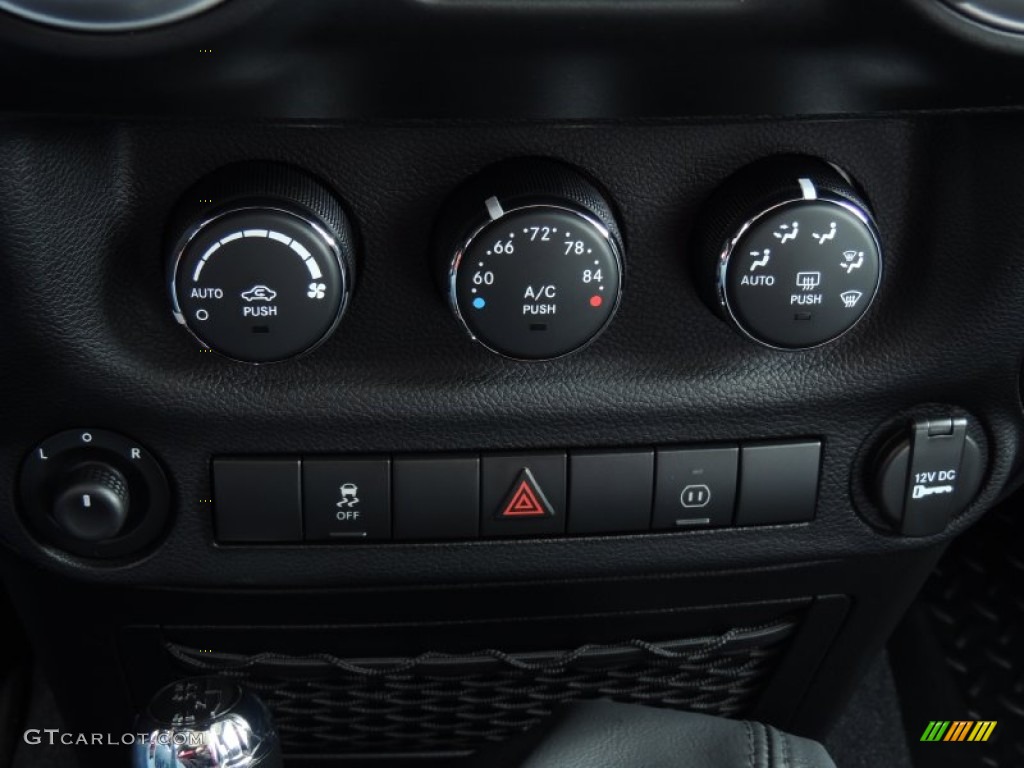 2011 Wrangler Rubicon 4x4 - Bright White / Black photo #18