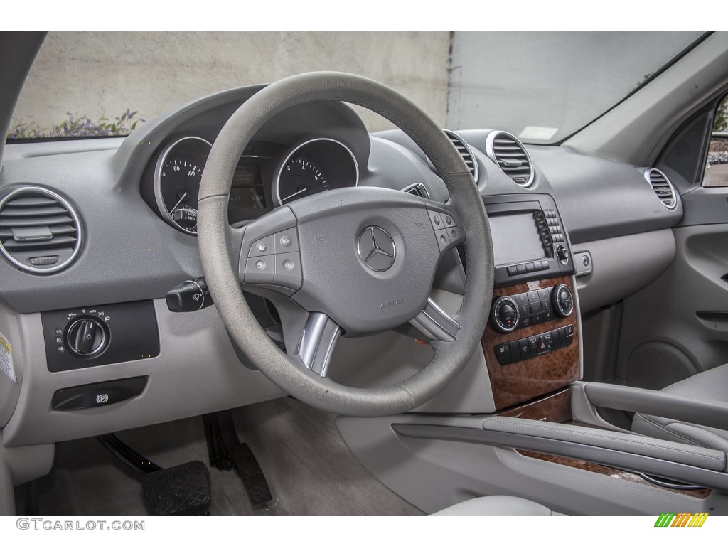 2008 Mercedes-Benz ML 350 4Matic Dashboard Photos
