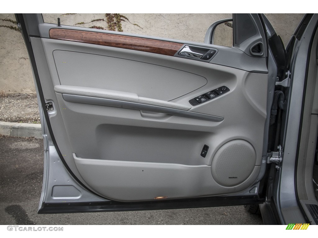 2008 Mercedes-Benz ML 350 4Matic Ash Grey Door Panel Photo #90429141