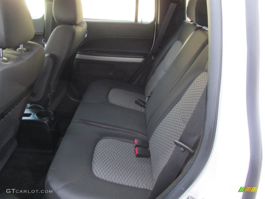 2011 HHR LS - Arctic Ice White / Ebony photo #12