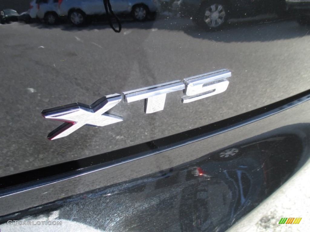 2013 Cadillac XTS Luxury FWD Marks and Logos Photos