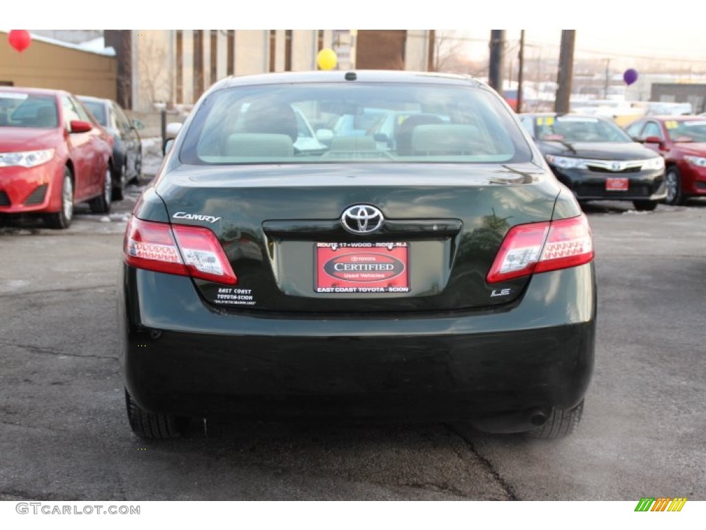 2011 Camry LE - Spruce Green Mica / Bisque photo #5