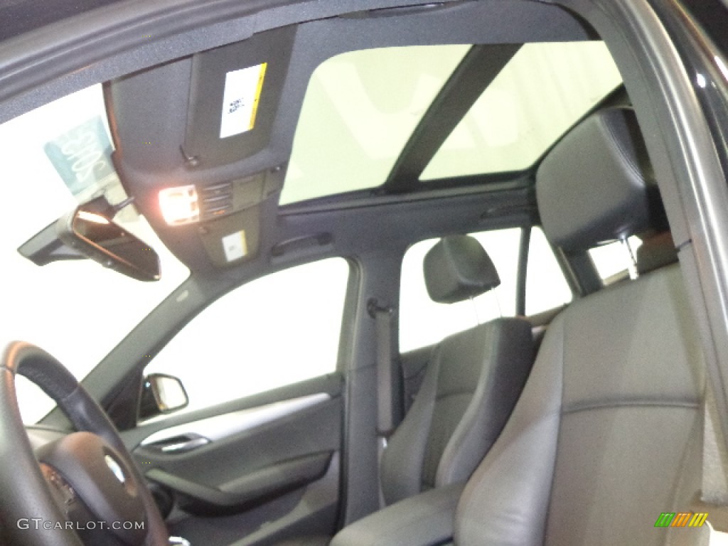 2013 X1 xDrive 35i - Black Sapphire Metallic / Black photo #23
