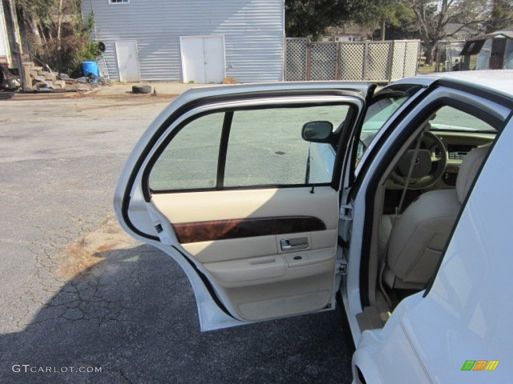 2006 Grand Marquis LS - Vibrant White / Light Camel photo #13