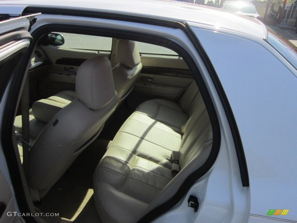 2006 Grand Marquis LS - Vibrant White / Light Camel photo #14