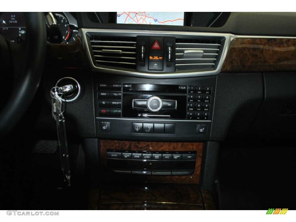 2010 E 350 4Matic Sedan - Arctic White / Black photo #19