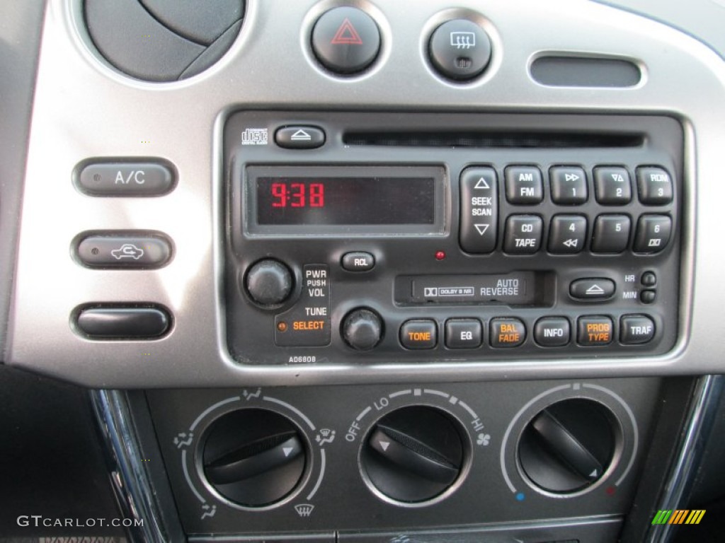 2004 Toyota Matrix XR Audio System Photos