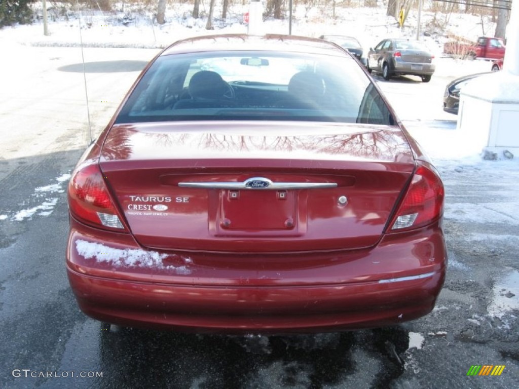 2002 Taurus SE - Matador Red Metallic / Dark Charcoal photo #6