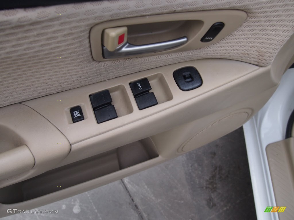 2004 MAZDA3 i Sedan - Rally White / Beige photo #17