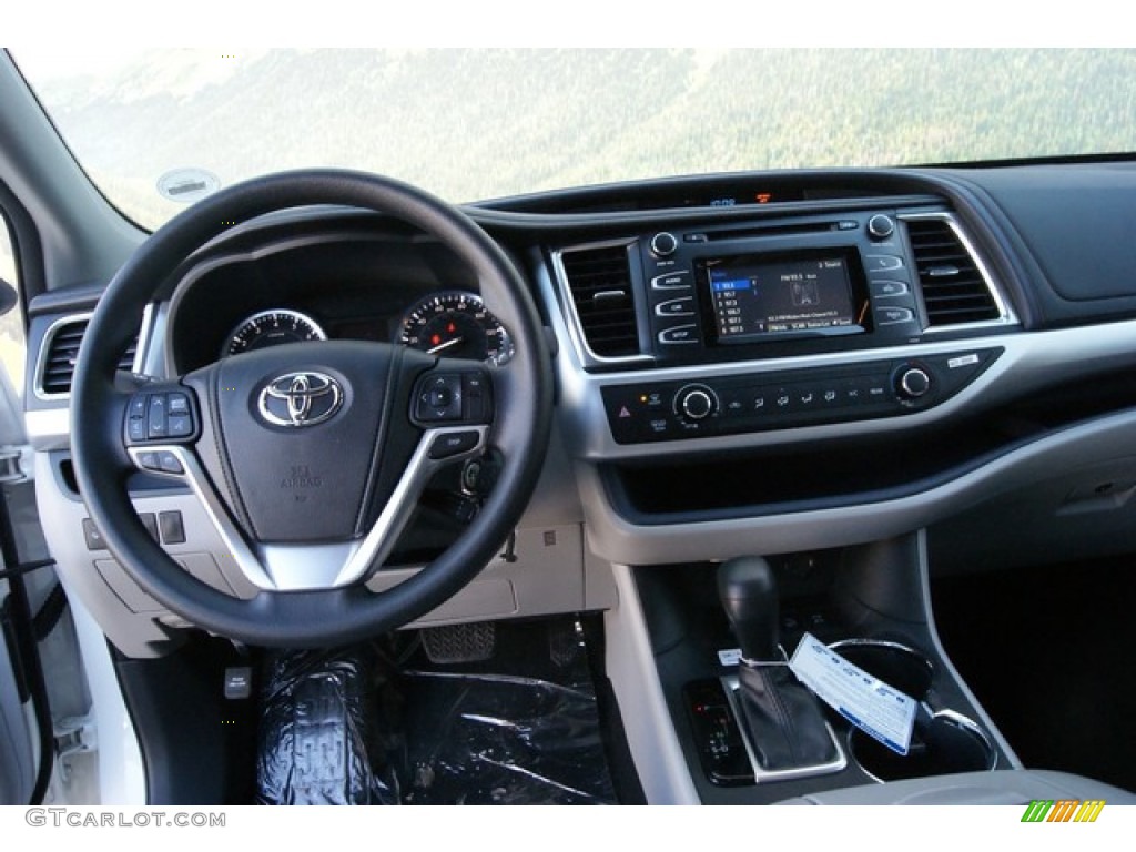 2014 Toyota Highlander LE AWD Ash Dashboard Photo #90462906