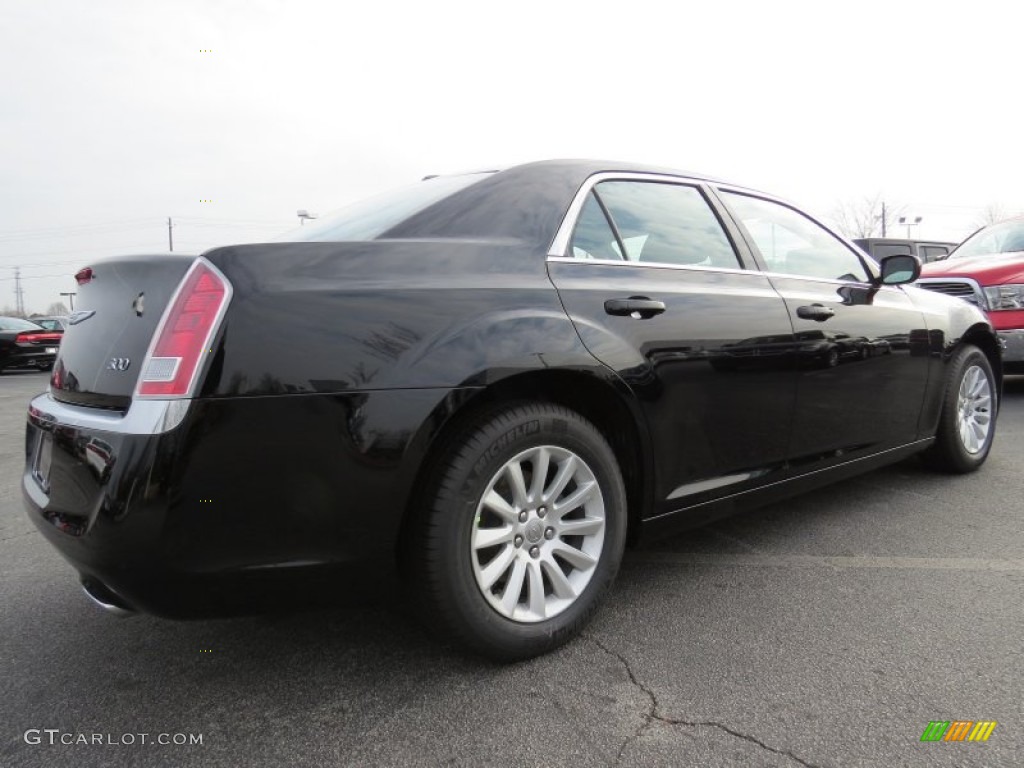 2014 300  - Gloss Black / Black photo #4