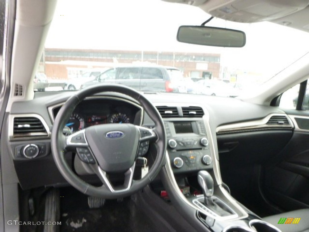 2013 Fusion SE 2.0 EcoBoost - Sterling Gray Metallic / Charcoal Black photo #14