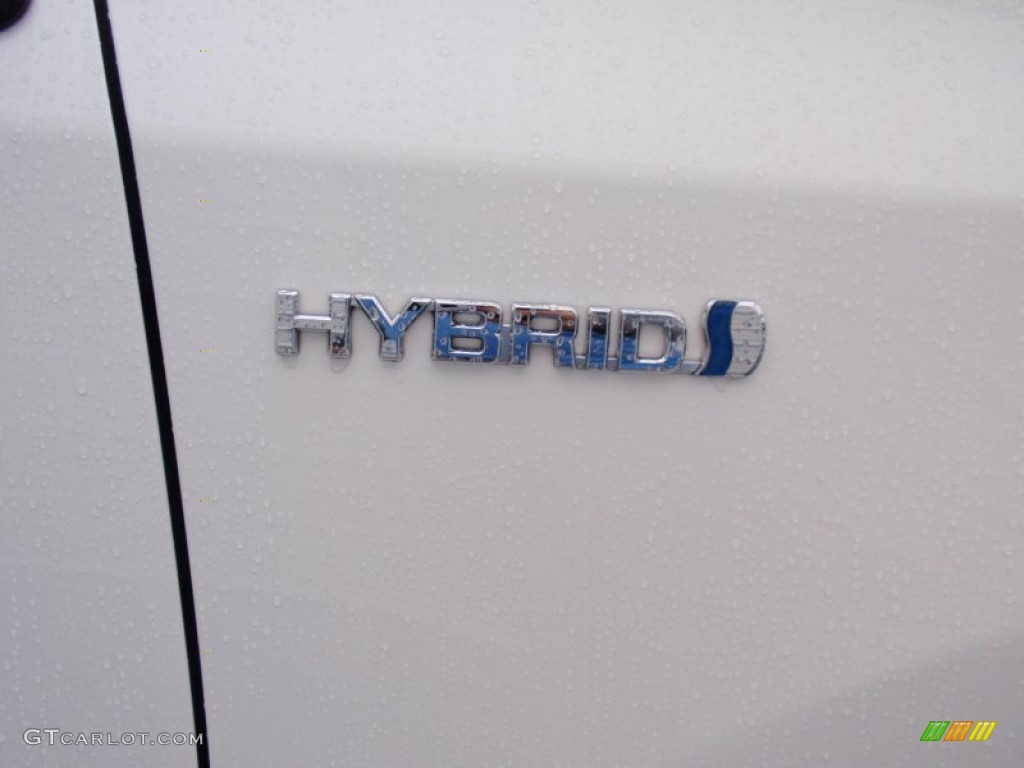 2013 Toyota Prius v Three Hybrid Marks and Logos Photo #90480780