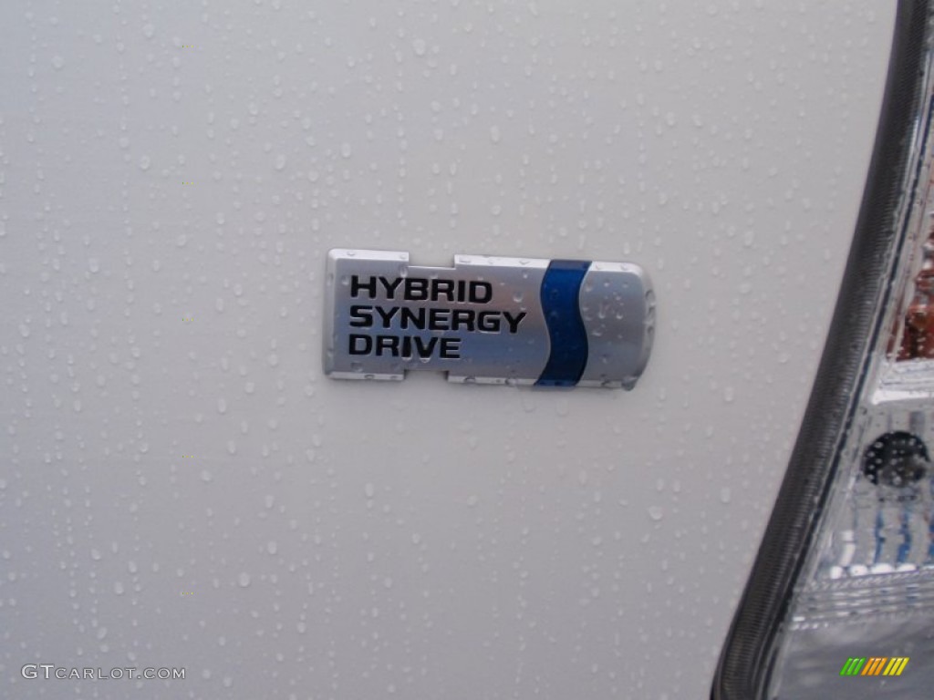 2013 Prius v Three Hybrid - Super White / Misty Gray photo #19