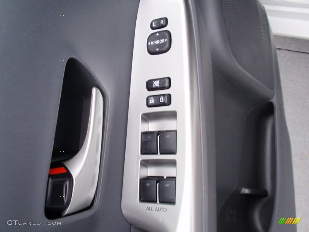 2013 Toyota Prius v Three Hybrid Controls Photo #90481166