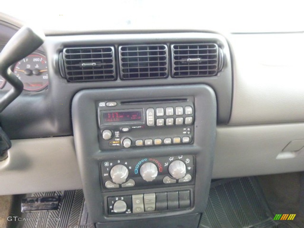 2003 Pontiac Montana Standard Montana Model Controls Photo #90481394