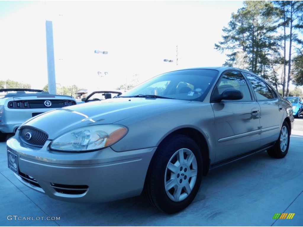 2007 Taurus SE - Arizona Beige Metallic / Medium/Dark Pebble photo #1