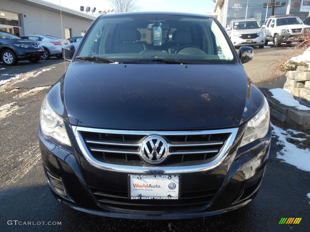 2010 Routan SE - Tanzanite Blue Metallic / Aero Gray photo #2