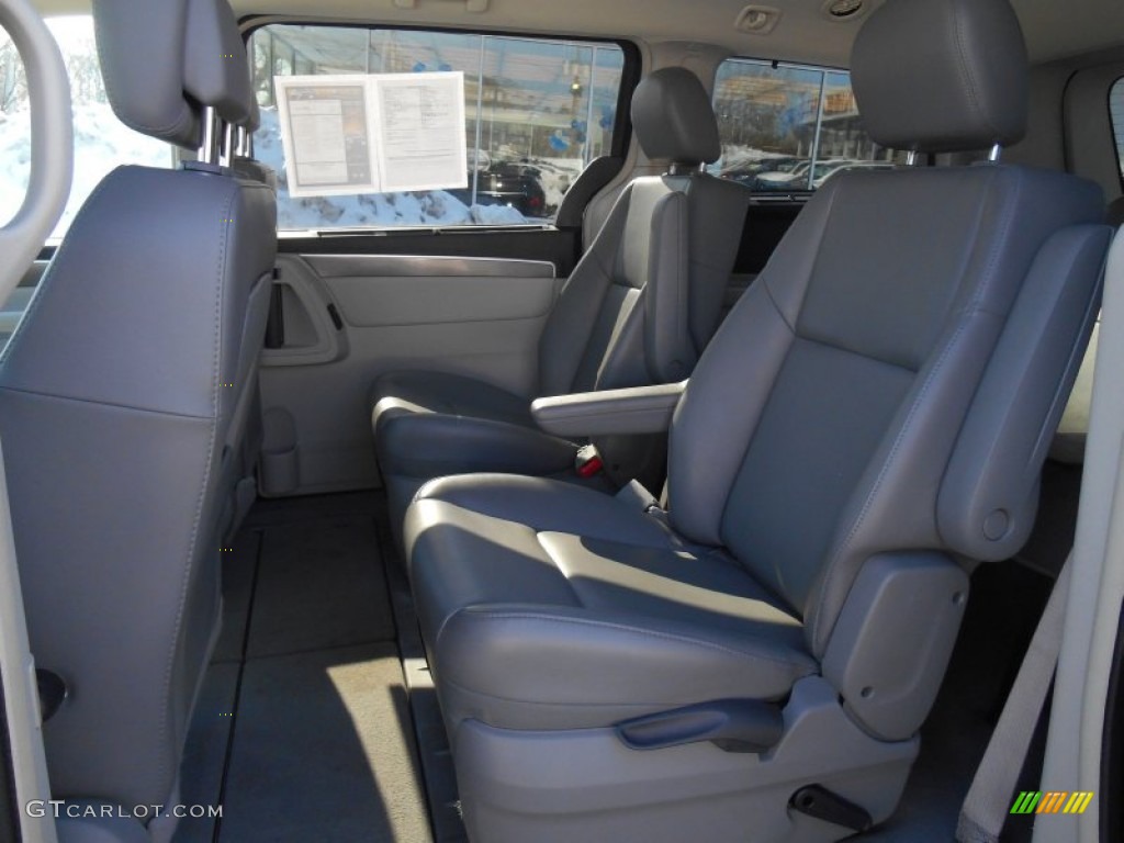 2010 Routan SE - Tanzanite Blue Metallic / Aero Gray photo #9