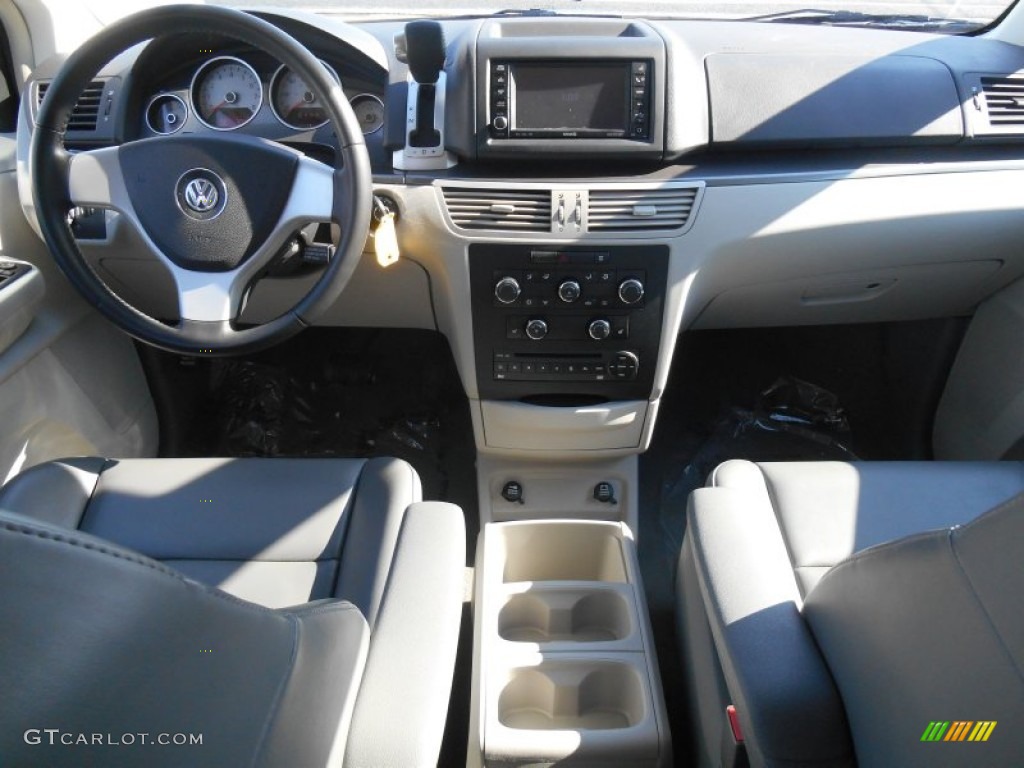 2010 Routan SE - Tanzanite Blue Metallic / Aero Gray photo #10