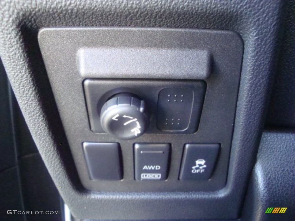 2011 Rogue S AWD - Pearl White / Black photo #17