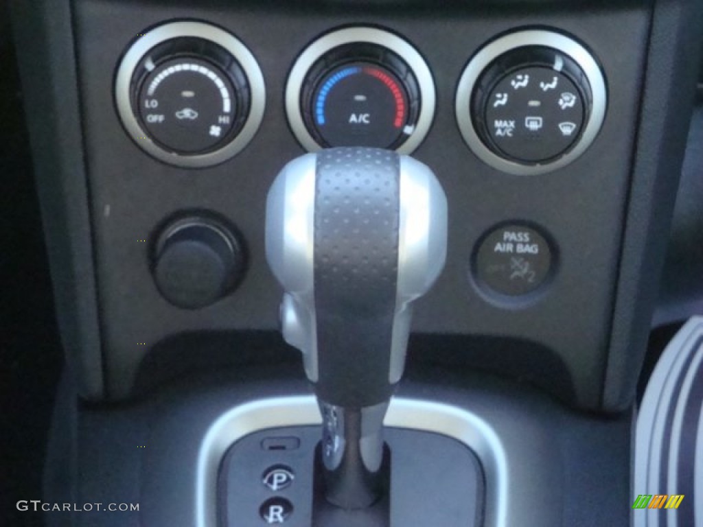 2011 Rogue S AWD - Pearl White / Black photo #23