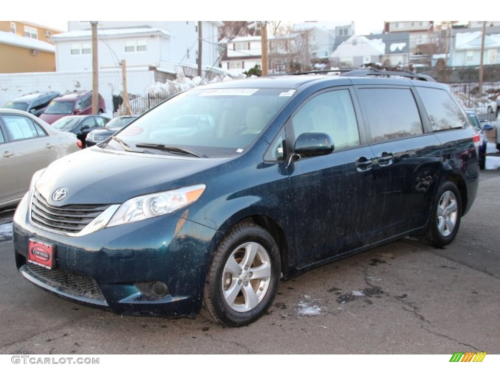 2011 Sienna LE - South Pacific Blue Pearl / Light Gray photo #3