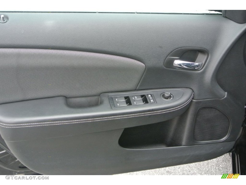 2013 Avenger SXT V6 - Black / Black/Light Frost Beige photo #10