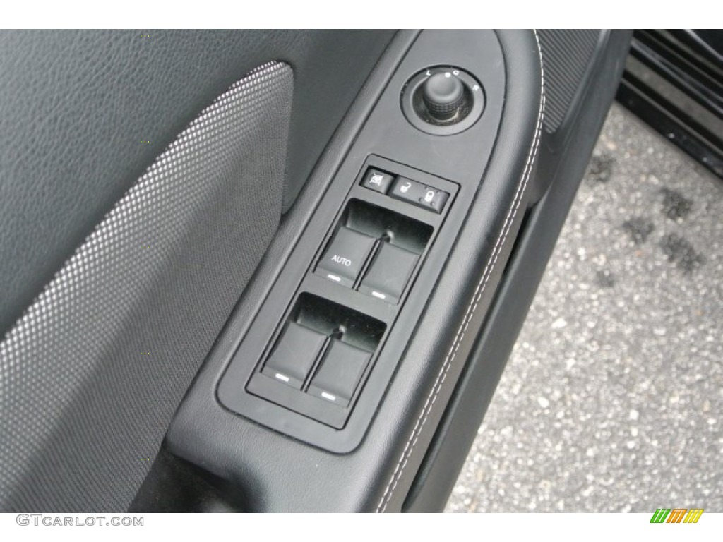2013 Avenger SXT V6 - Black / Black/Light Frost Beige photo #11
