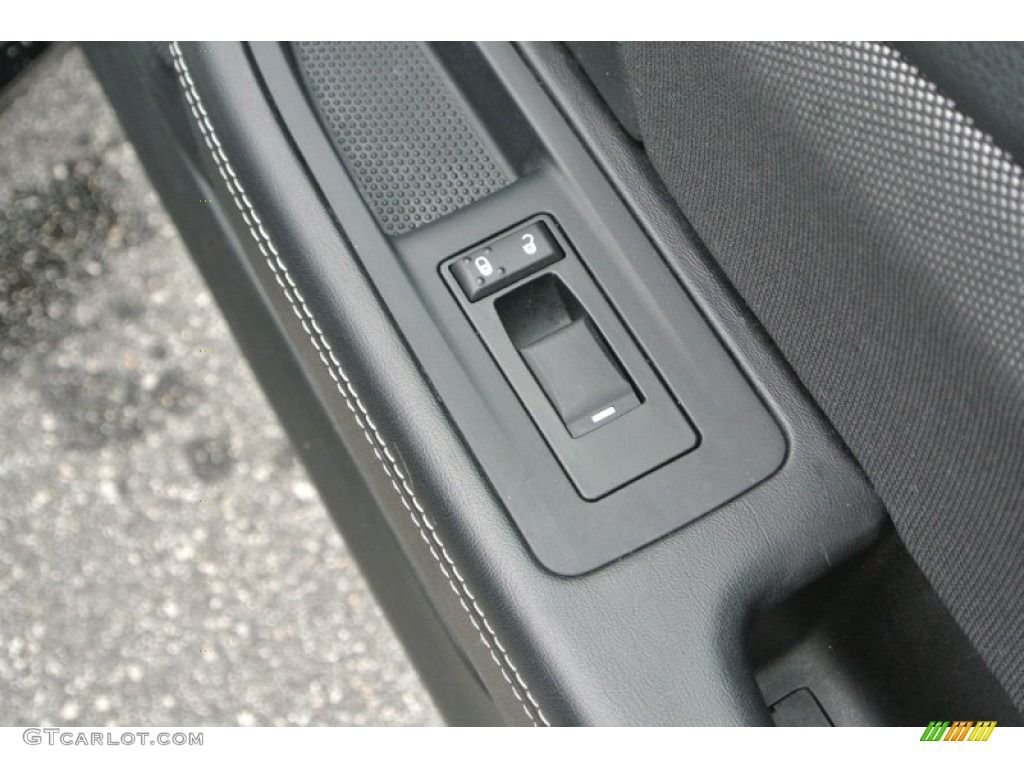 2013 Avenger SXT V6 - Black / Black/Light Frost Beige photo #21