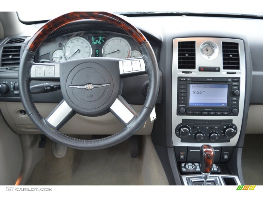 2006 Chrysler 300 C HEMI Dark Slate Gray/Light Graystone Dashboard Photo #90501411