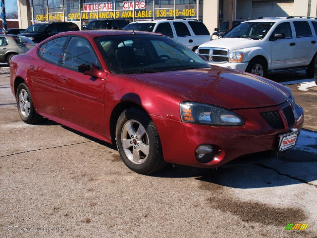 2005 Grand Prix Sedan - Sport Red Metallic / Dark Pewter photo #2