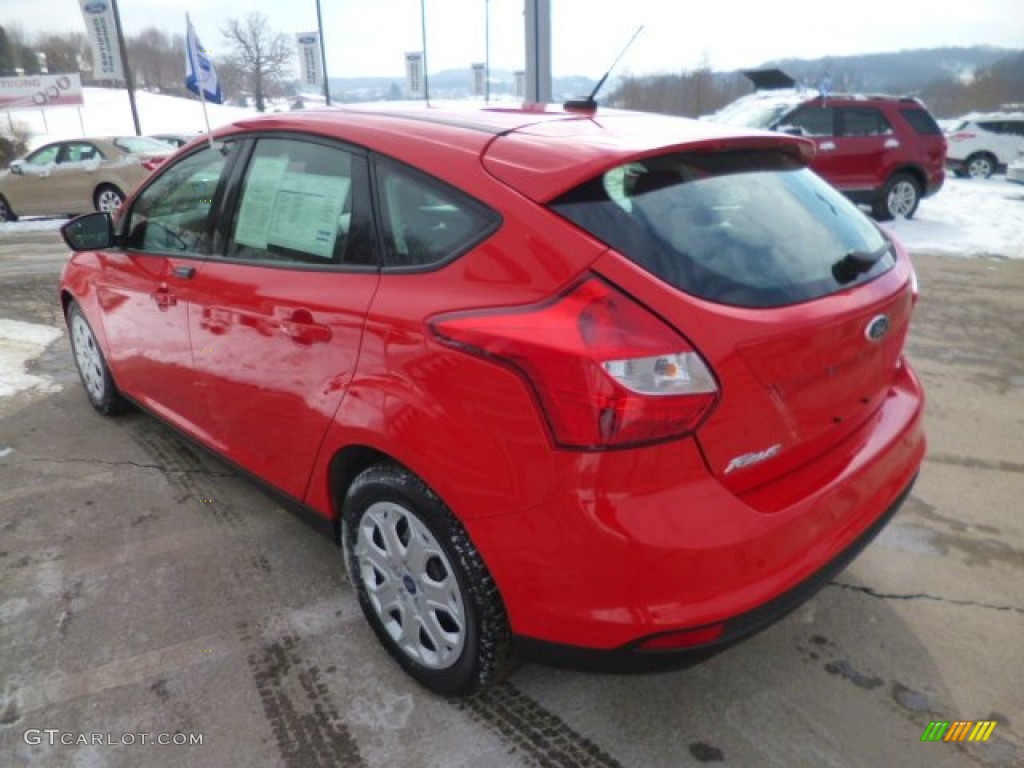 2012 Focus SE 5-Door - Race Red / Charcoal Black photo #6
