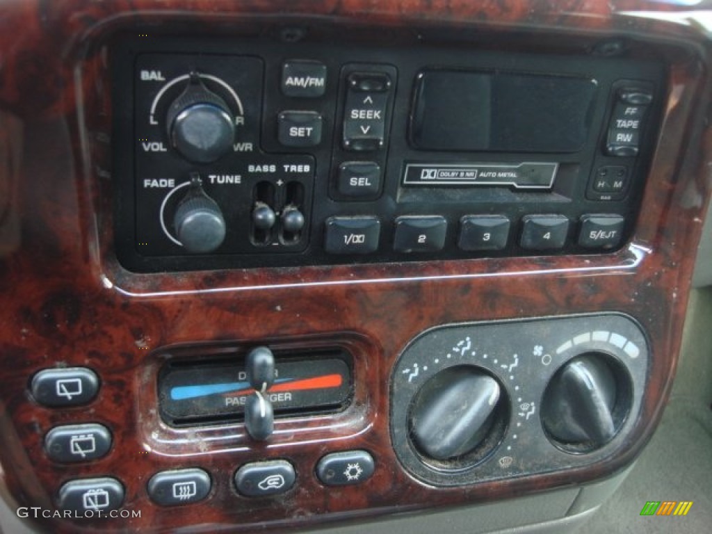 2000 Chrysler Town & Country LX Controls Photo #90508101