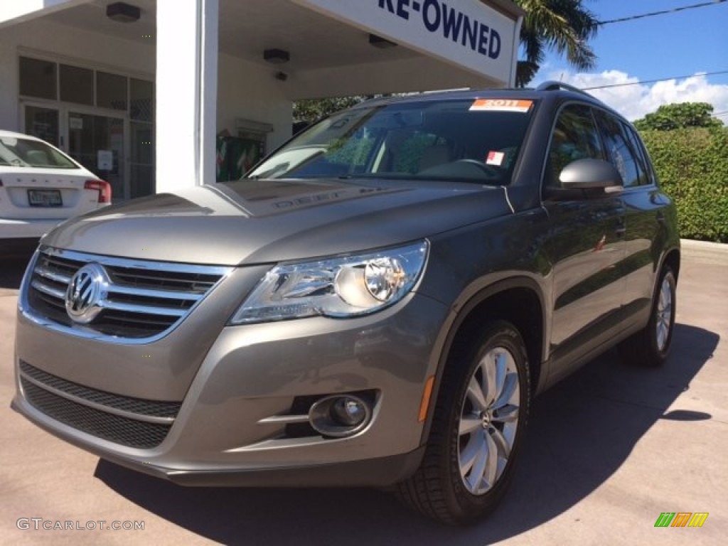 2011 Tiguan SE - Alpine Gray Metallic / Sandstone photo #1