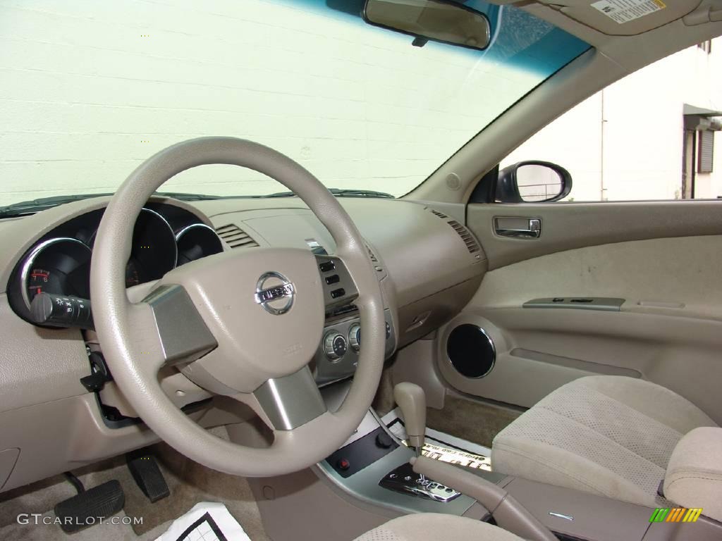 2005 Altima 2.5 S - Satin White Pearl / Blond photo #17