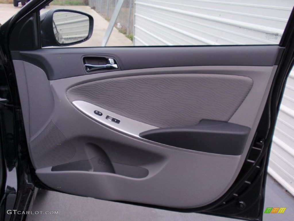 2014 Accent GLS 4 Door - Ultra Black / Gray photo #16