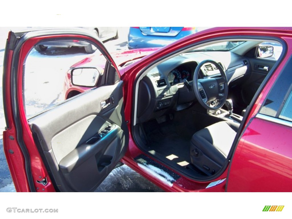 2011 Fusion SE V6 - Red Candy Metallic / Charcoal Black photo #11